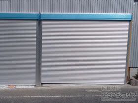 のガレージシャッター ガレージシャッタークワトロ 電動式 外部付タイプ 施工例