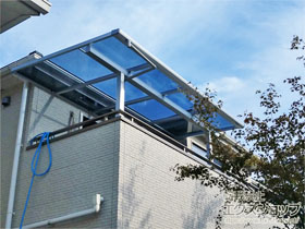 のバルコニー・ベランダ屋根 ソラリア F型 屋根タイプ 単体 積雪〜20cm対応＋吊り下げ式上下可動物干し 施工例