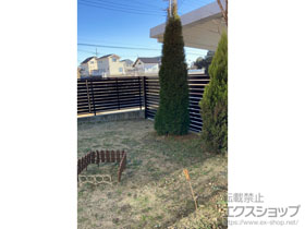 のフェンス・柵 ルシアスフェンスF04型 横板 木目カラー 自由柱施工（東側設置 W12,000） 施工例