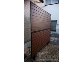 のフェンス・柵 モクアルフェンス 目隠しタイプ 2段支柱 自立建て用（パネル2段） 施工例