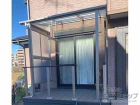 のテラス屋根 ソラリア F型 テラスタイプ 単体 積雪〜20cm対応＋吊り下げ式 固定物干し 標準 2本入り×1セット＋側面パネルすき間隠し FA用 単体用※外観左＋屋根妻パネル F型 積雪20cm地域用 施工例
