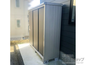 の物置・屋外倉庫 エスモ 一般型 2100×650×1959 ESE-2106A-DW 施工例