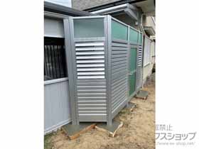 のフェンス・柵 LALAスクリーン 【上段】1型＜採光タイプ＞+【中段】5型＜可動ルーバー＞【下段】2型＜全目隠しタイプ：横格子＞ 間仕切り支柱 施工例