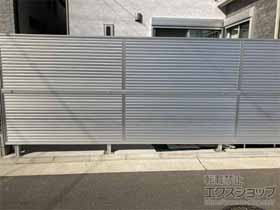のフェンス・柵 ミエーネフェンス 目隠しルーバータイプ 2段支柱 自立建て用（パネル2段） 施工例
