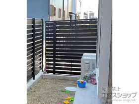 のフェンス・柵 モクアルフェンス 横板タイプ 2段支柱 自立建て用 施工例