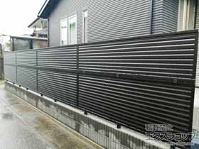 のフェンス・柵 ミエーネフェンス 目隠しルーバータイプ 2段支柱 ブロック建て用 施工例