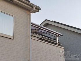 のバルコニー・ベランダ屋根 ソラリア R型 屋根タイプ 単体 積雪〜20cm対応＋吊り下げ式固定物干し 横幅　標準　ショート2本入り×1セット 施工例