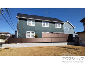 のフェンス・柵 ミエーネフェンス 目隠しルーバータイプ 2段支柱 自立建て用 施工例