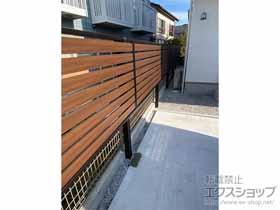 のフェンス・柵 ルシアスフェンスF04型 横板 木目カラー 上段のみ設置 自立建て用 施工例