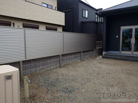 のフェンス・柵 シンプレオフェンス13F型 ルーバー 2段支柱 自立建て用(上段のみ) 施工例