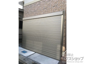 のガレージシャッター ガレージシャッタークワトロ 電動式 外部付タイプ 施工例