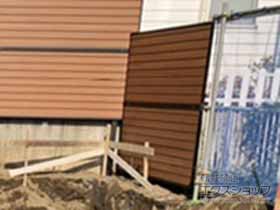 のフェンス・柵 モクアルフェンス 目隠しタイプ 2段支柱 自立建て用 施工例