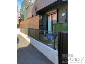 のフェンス・柵 モクアルフェンス 目隠しタイプ 2段支柱 自立建て用 施工例