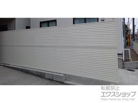 のフェンス・柵 ミエーネフェンス 目隠しルーバータイプ 2段支柱 自立建て用 施工例