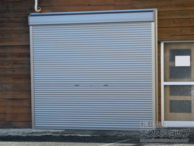のガレージシャッター ガレージシャッタークワトロ 手動式 外部付タイプ 施工例