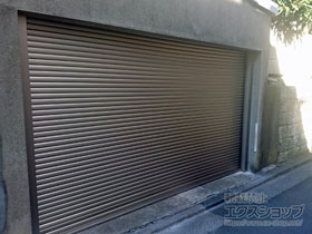 のガレージシャッター ガレージシャッタークワトロ 電動式 内部付タイプ ※外部停電時開閉機構 施工例