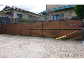 のフェンス・柵 モクアルフェンス 横板タイプ 2段支柱 自立建て用 施工例