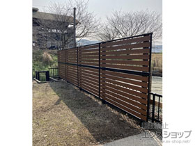 のフェンス・柵 モクアルフェンス 横板タイプ 2段支柱 自立建て用 施工例