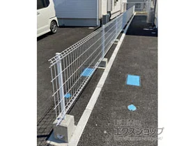 YKKAPのフェンス・柵・塀 イーネットフェンス 3F型・自由柱施工 施工例