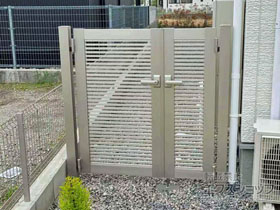 の門扉 シンプレオ門扉1型 横格子 両開き親子 門柱使用 施工例