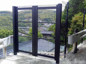 の門扉 イーネット門扉A1型 両開き　門柱使用 施工例