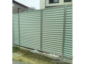 LIXIL(リクシル)のフェンス フェンスAB YT2型 採光ルーバー フリーポールタイプ 施工例