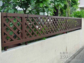 YKKAPのフェンス スタンダードフェンス2型 ラチス格子 自由柱施工 施工例