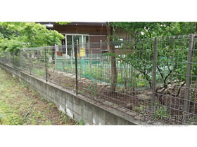 のフェンス・柵 ハイグリッドフェンスN8型 フリーポールタイプ 施工例