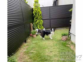 のフェンス・柵 ミエーネフェンス 目隠しルーバータイプ 2段支柱 自立建て用 施工例