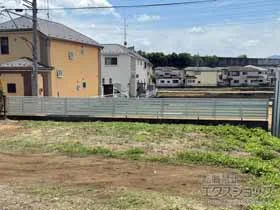 Value Selectのフェンス・柵・塀 モクハイフェンス アルミ色タイプ フリーポールタイプ 施工例