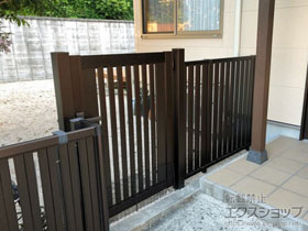 の門扉 シンプレオ門扉S1型 たてスリット 片開き 門柱使用 施工例