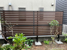 のフェンス・柵 モクアルフェンス 横板タイプ 2段支柱 自立建て用 施工例