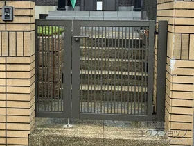 LIXIL リクシル(TOEX)の門扉 開き門扉AB TR2型 親子開き 柱使用 施工例