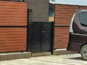 の門扉 シンプレオ門扉5型 横目隠し 両開き 門柱使用 施工例