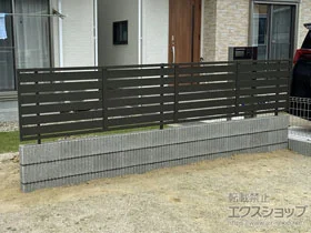 Value Selectのフェンス・柵・塀 モクハイフェンス アルミ色タイプ フリーポールタイプ 施工例