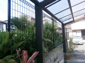 のフェンス・柵 メッシュフェンスM0 間仕切り柱 施工例