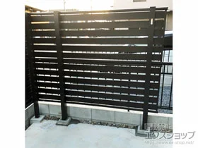 Value Selectのフェンス・柵・塀 モクアルフェンス 横板タイプ 2段支柱 自立建て用（パネル2段） 施工例