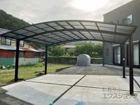 LIXIL(リクシル)のカーポート ネスカR (ラウンドスタイル) ワイド 積雪～20cm対応 施工例