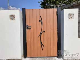 の門扉 ルシアス門扉C01型 鋳物+たて板張り　片開き　門柱仕様 施工例