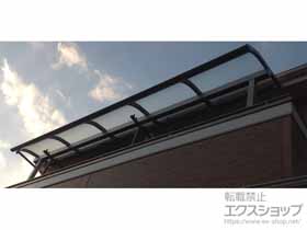 のカーゲート ルシアスアップゲート 1型 横格子 電動 施工例