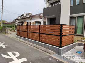 のフェンス・柵 モクアルフェンス 横板タイプ 2段支柱 自立建て用（パネル2段） 施工例