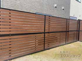 のフェンス・柵 モクアルフェンス 横板タイプ 2段支柱 自立建て用 施工例