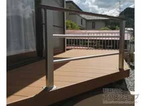 YKKAPのウッドデッキ リウッドデッキ 200+ルシアスデッキフェンスB03型＜横格子2本タイプ＞ 施工例