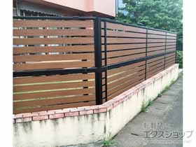 のフェンス・柵 モクアルフェンス 横板タイプ 2段支柱 自立建て用（パネル2段） 施工例