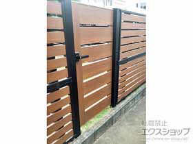 の門扉 ルシアス門扉W03型 横スリット(木調框) 片開き 複合カラー 門柱使用 施工例
