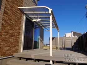 のテラス屋根 テラスVS R型 積雪100cm対応 テラスタイプ 単体＋吊り下げ物干しAセット 標準(2本入り)×1セット 施工例