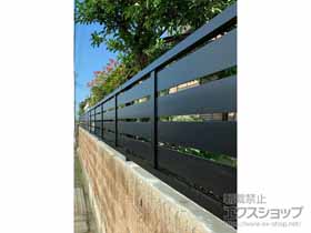 のフェンス・柵 モクハイフェンス アルミ色タイプ　フリーポールタイプ 施工例
