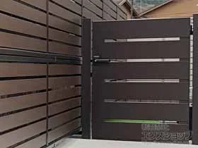 YKKAPの門扉 ルシアス門扉W03型 横スリット 片開き アルミカラー 門柱使用 施工例