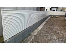 のフェンス・柵 ミエーネ目隠しルーバーフェンス  自立建て用 施工例