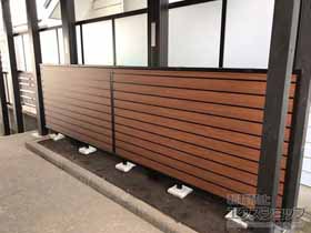 のフェンス・柵 ルシアスフェンスF02型 横目隠し 木調カラー・自由柱施工 施工例